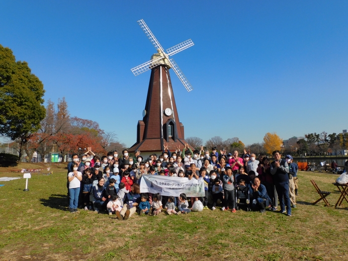 支援者の皆様の集合写真(2021年)