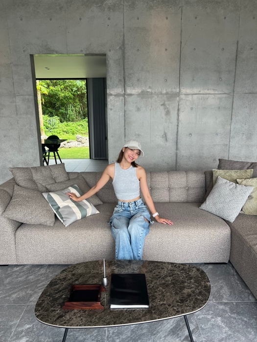 LECEB SESOKO VILLA Seaside deluxe suite リビングソファーにて