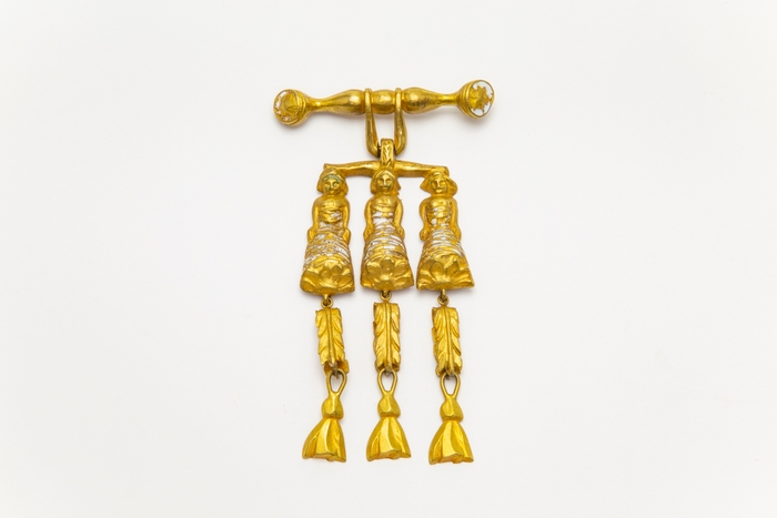 リーン・ヴォートラン《ブローチ “花の精”》 デザイン/制作:リーン・ヴォートラン 制作年:1945年頃 制作国:フランス 素材:エナメル彩、金色ブロンズ