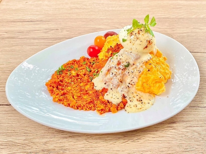 ふんわりたまごのオムキーマ ~炙りチーズかけ~