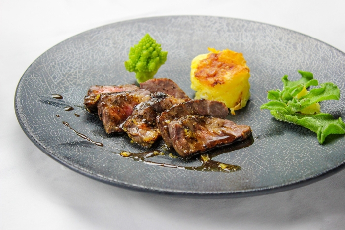 甲州ワインビーフのグリル ペドロヒメネスとトリュフのソース