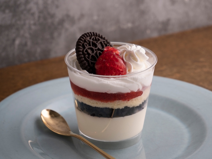 クッキークリームストロベリーチーズケーキ(画像はイメージです。)