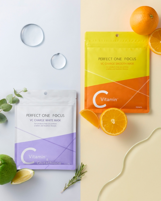 左 VCチャージ ホワイトマスク 右 VCチャージ スムースマスク