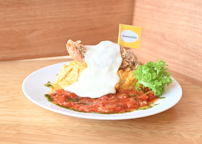 とろけるチーズつくば鶏フライドチキンとまとオムライス