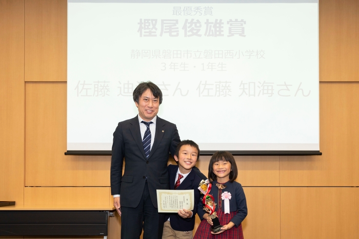 樫尾俊雄記念財団理事長 樫尾隆司との記念撮影