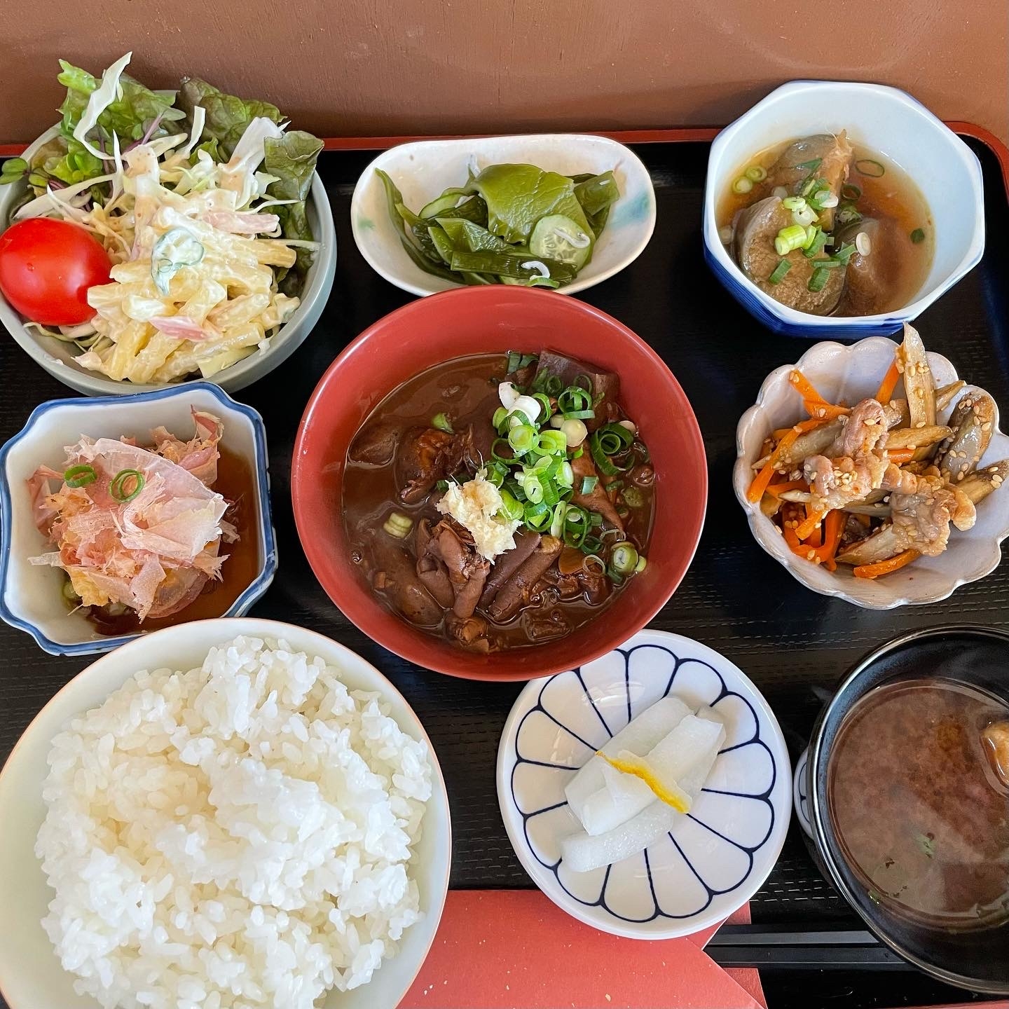 【脅威の品目数】どてっこ定食 780円(税込)