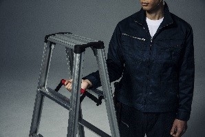 ワンタッチバー 赤いバーを持ち上げたものです