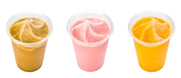 (左)カフェラテ・フラッペ (中央)ベリーベリーミルク・スムージー (右)マンゴーミルク・スムージー