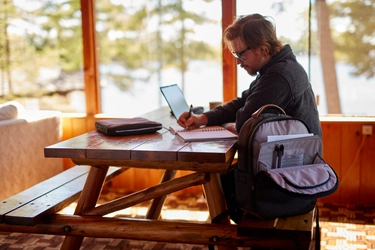 新生活、まだ間に合います！《春割特典あり》　 カナダのバッグブランド『PKG』に小さめリュックが待望復刻！ 3月22日より発売開始