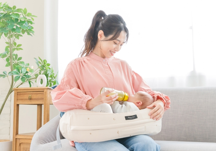 授乳時の負担を軽減する「べびくるナーシングピロー」も、プライムデーに合わせて40%OFFで登場