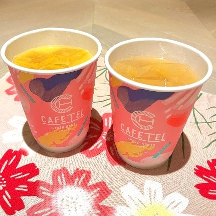 オレンジジュースかリンゴジュースがついてくる!