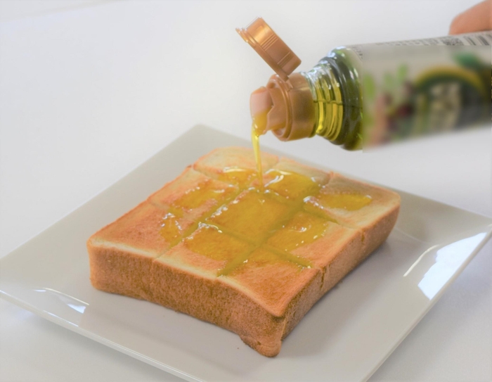 食パン(焼きあり)+EXVオリーブオイル(24cc:大匙2杯)+食塩2つまみ