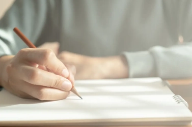 内容証明は弁護士に頼むべき？費用とメリット、法的効力を徹底解説