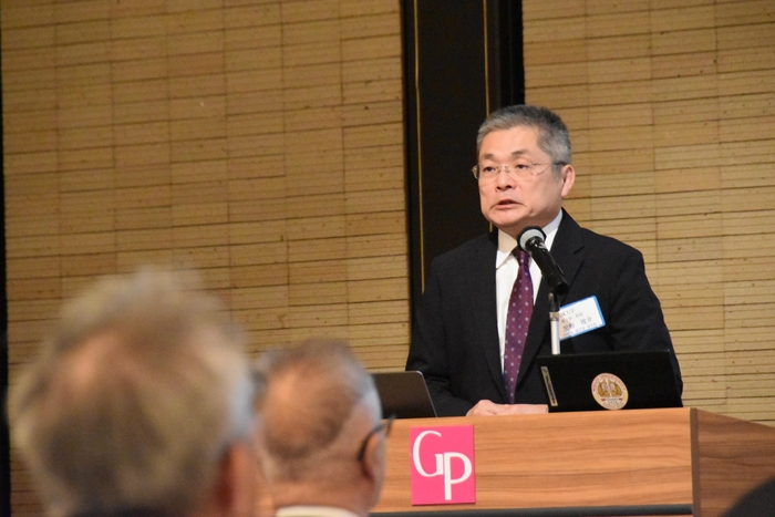 講演した薬学部の黒野教授