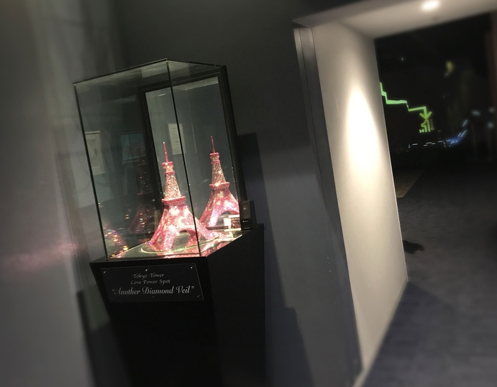 展望台へ向かう導線に光り輝く「Another Diamond Veil(アナザー・ダイヤモンド・ヴェール)」