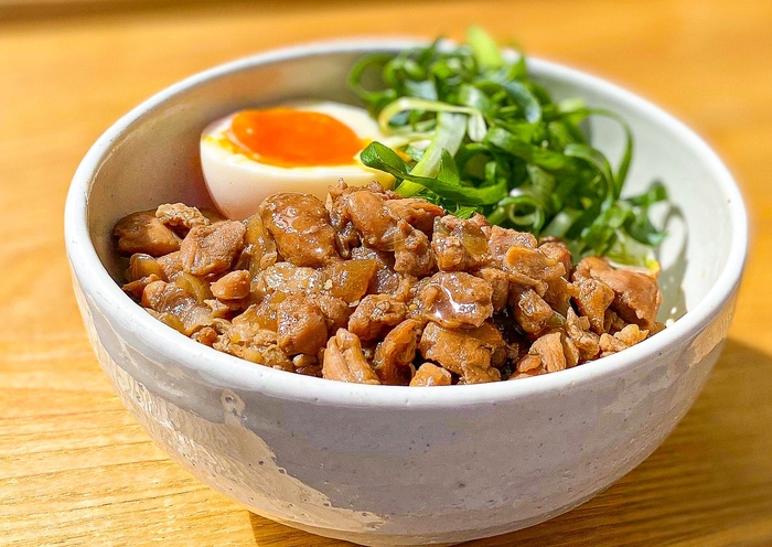 京連龍「鶏肉飯(チーローハン)」商品イメージ