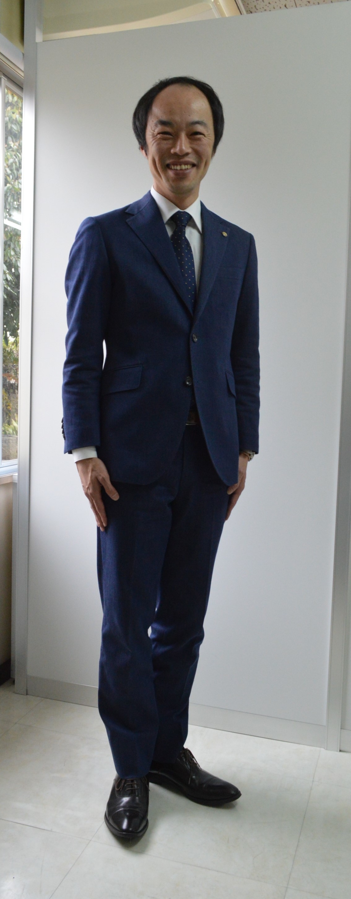 男性着用スーツ 株式会社ジャパンブルー CROWN LABEL BY MOMOTARO JEANS