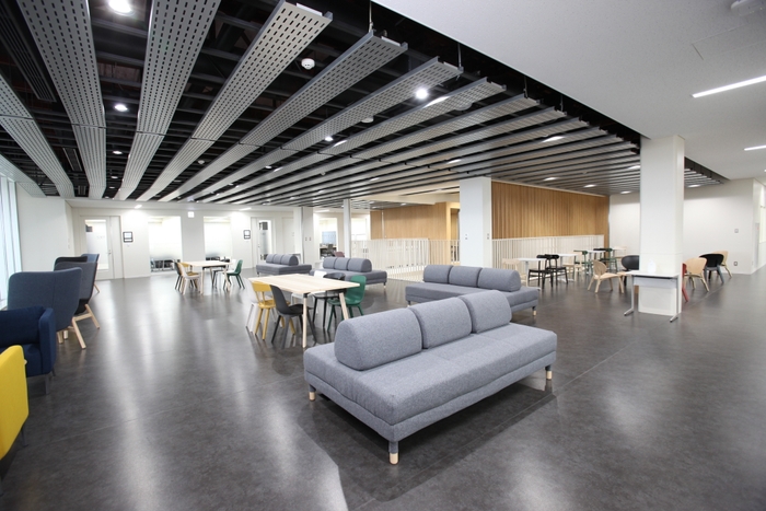 ラーニングコモンズ　©フォトスタジオウスタ