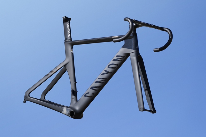 エアロードCFR Gen 3フレームセット 349,000円(消費税・送料込み) Photo: shinichi / にんにんサイクル