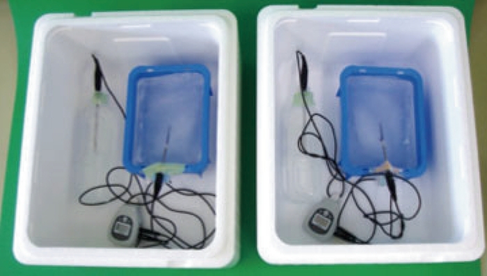 左:通常原料使用 右:再生発泡スチロール原料使用