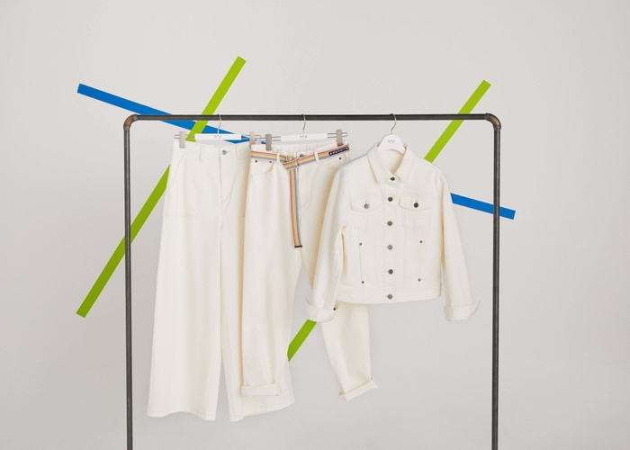 左からワイドパンツ24,200円(tax in)/パンツ23,100円(tax in *ベルト別売り)/ジャケット36,300円(tax in)