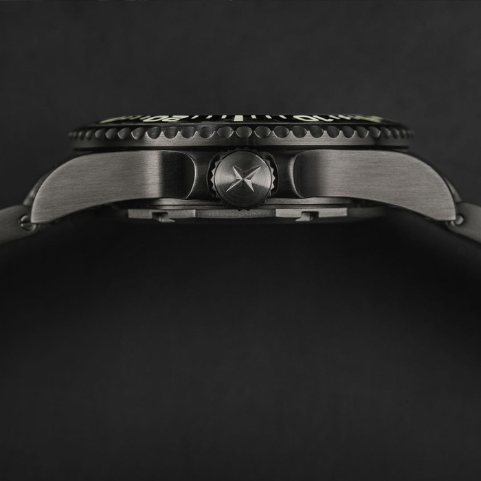 7月発売の「テルノスプロフェッショナル68h」と同じくケース厚は12.8mm