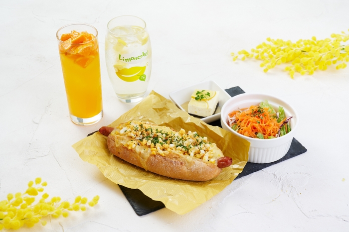 La Petite Fromagerie ～小さなチーズの店～ 「ミモザラクレットドッグプレート」 1,000円　※ドリンク除く ※テイクアウトはラクレットドッグのみ