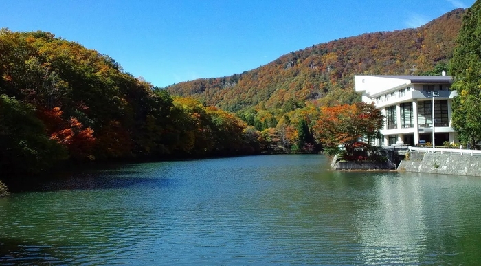 最低水温18度と凍える冷たさの盃湖