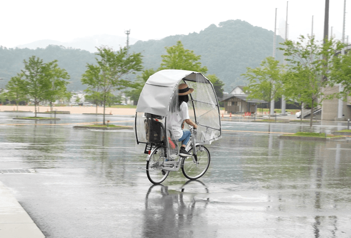 走行しているところ 斜め後ろ