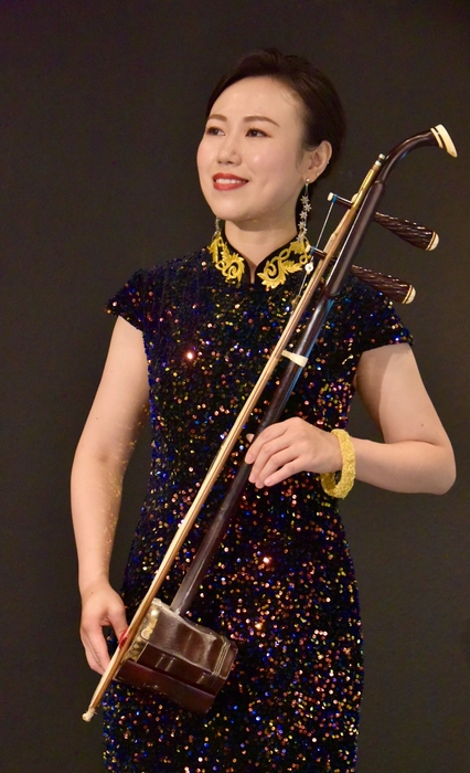 二胡 李 英姿氏