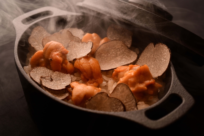 トリュフと雲丹の鉄板パエリア 3&#44;380円(税込)