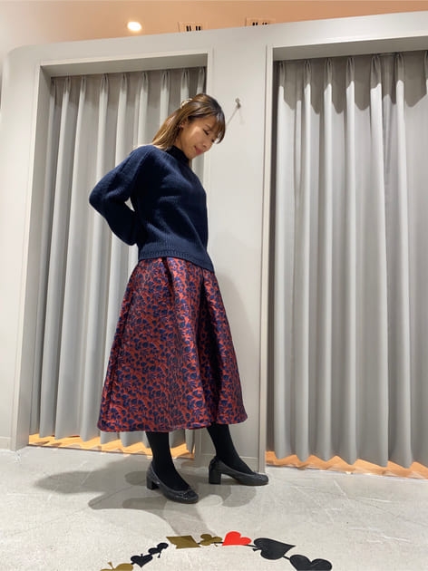 ネイビーとワインで大人っぽく