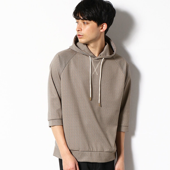 パーカ 8,900円(税込)