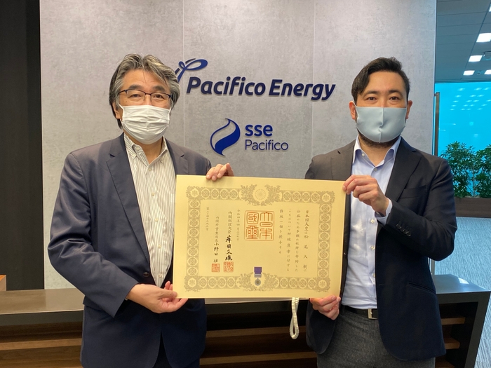 左:日本ユニセフ協会 遠藤 剛事務局長 右:代表取締役社長  松尾 大樹