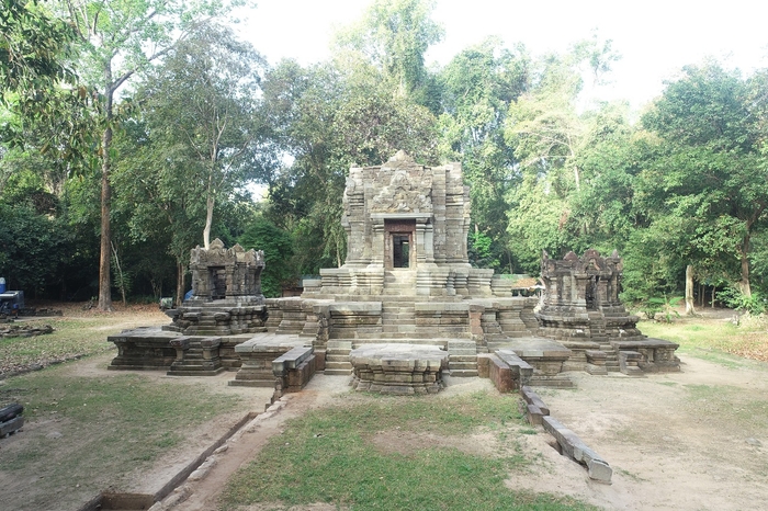 写真1 西トップ遺跡3祠堂修復完了の様子