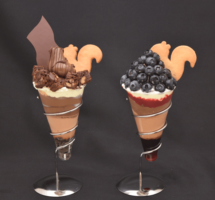 新発売!GAKUチョコレートパフェ リッチカカオ(左)、信州ブルーベリー(右):各780円(税込)