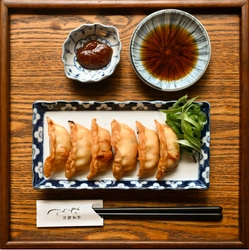 京都の⼥性店主が10年の想いを餃⼦に込めた─　『麺処むらじ』ついに餃⼦デビュー！『完璧な⼀品』を追求