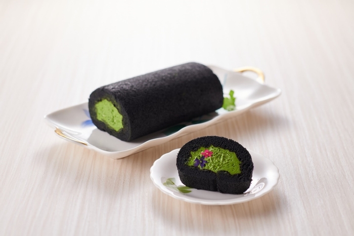 抹茶のチャコールロールケーキ ドリンク+税別400円