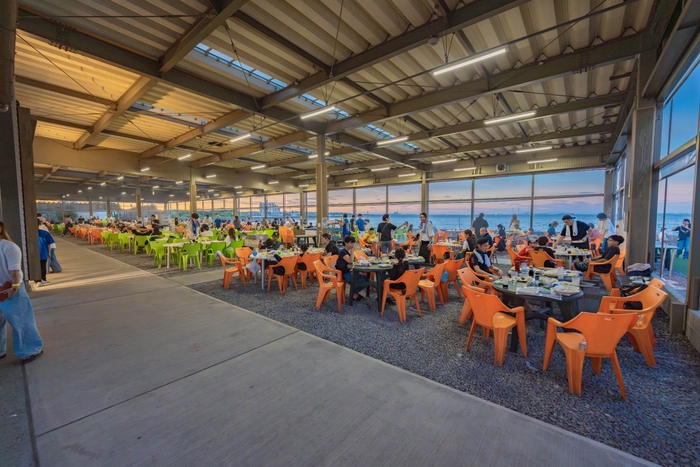 海の真ん前でナイトBBQ