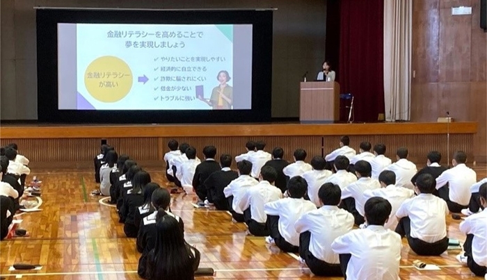 令和5年(2023年)に実施した「金融・経済に係る教育プログラム」の様子