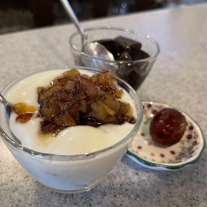 棗が三つ使用されたヨーグルトセット