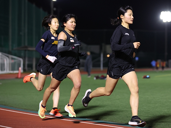 柳楽選手(右)、石松選手(中)、五味選手(左)