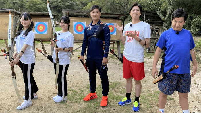 左から:STU48信濃宙花・矢野帆夏、アーチェリー河田悠希選手、コットン西村真二・きょん