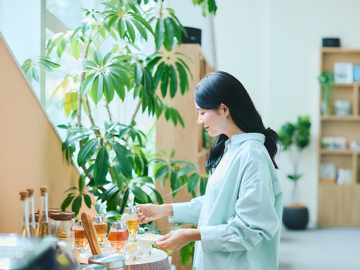 ウェルカムフード&ドリンクを愉しむ森のライブラリー