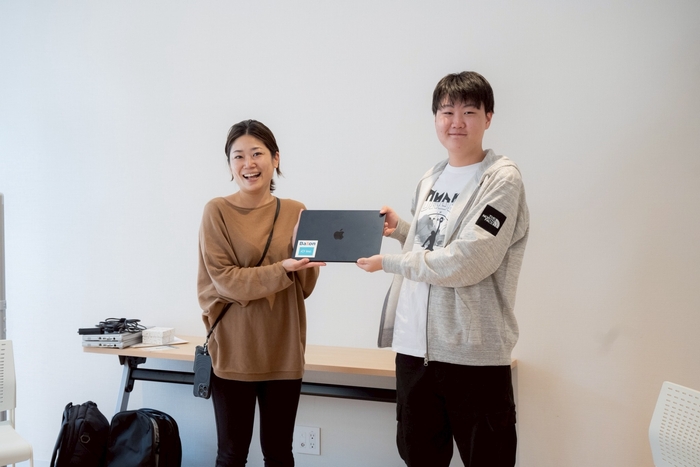 iC株式会社の佐合社長より、こども編集部員へ