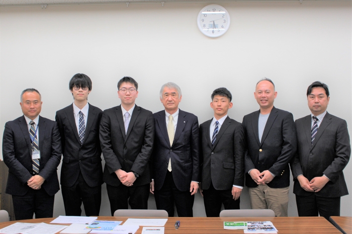 中央:南山城村 村長 平沼様 左端:産業観光課 課長 徳田様