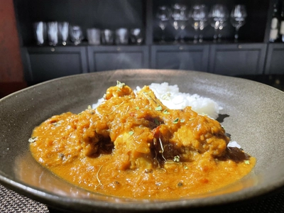 中目黒【肉の旨み抽出カレー専門店誕生】 牛スネ・スペアリブ・手羽の三本柱で勝負