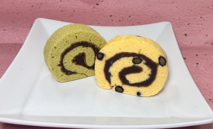 精華ロール（左）、黒豆ロール（右）