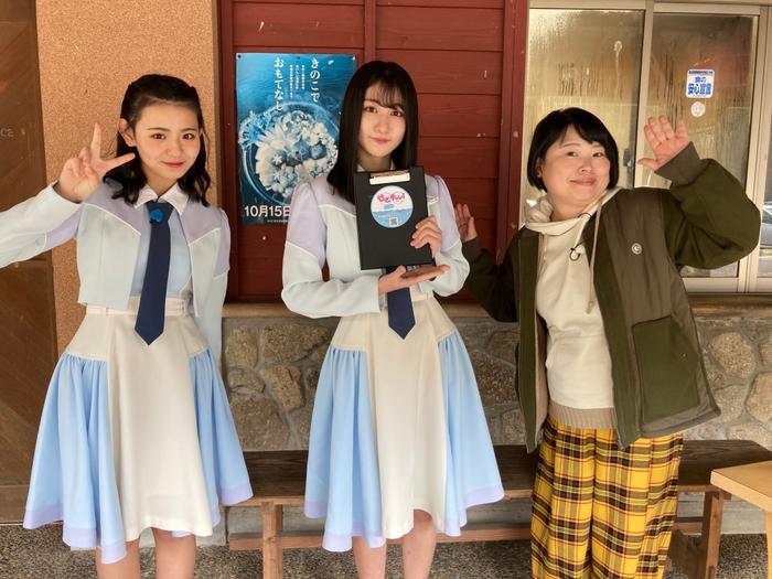 左から MC大谷満理奈(STU48)・峯吉愛梨沙(STU48)・近藤くみこ(ニッチェ)