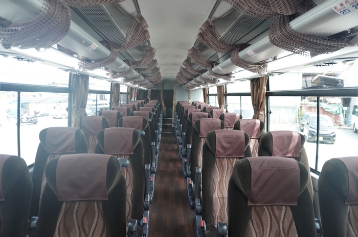 車内（4列独立シート）